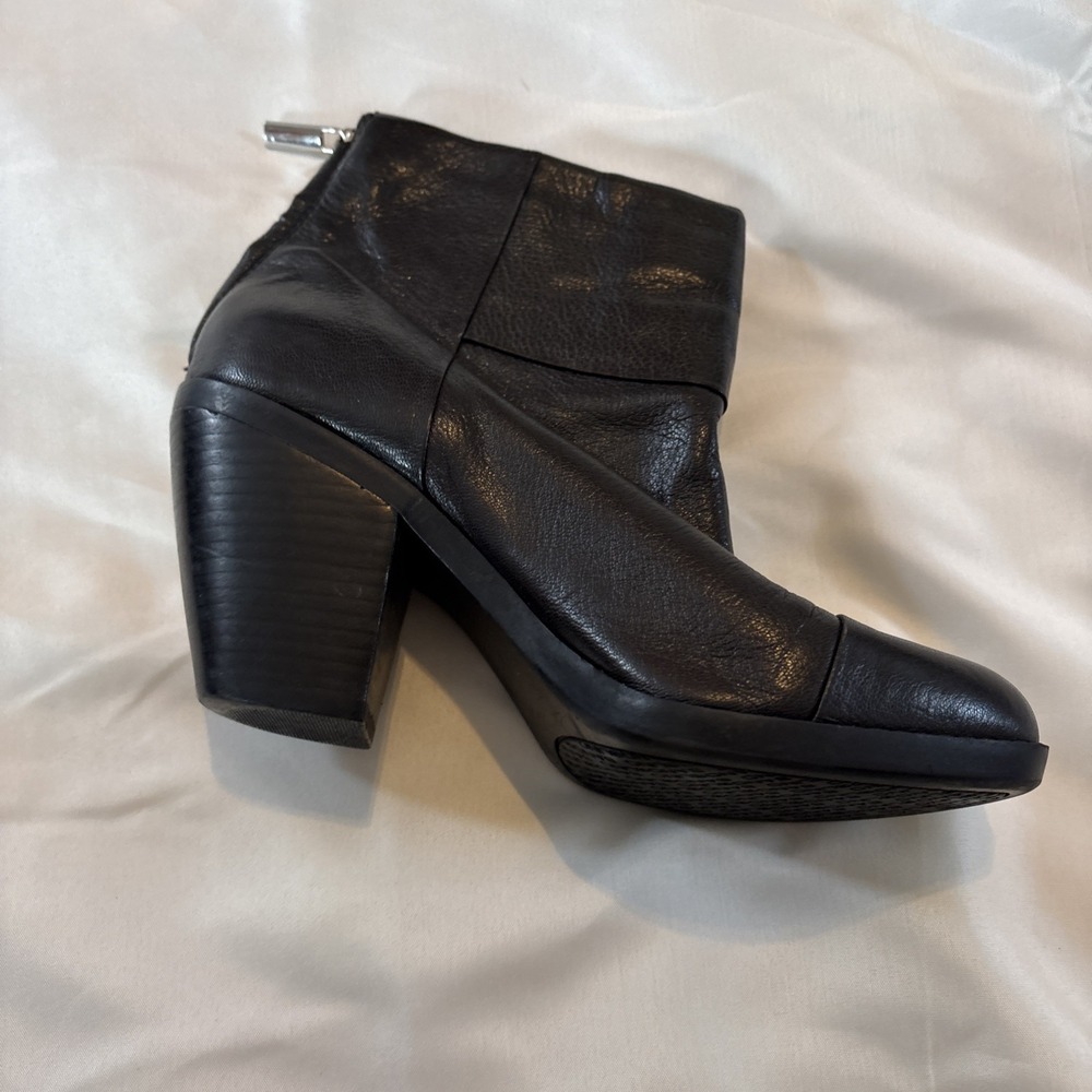 Bandolino Bdjoinedtome Black Booties Size 7M - Picture 11 of 12
